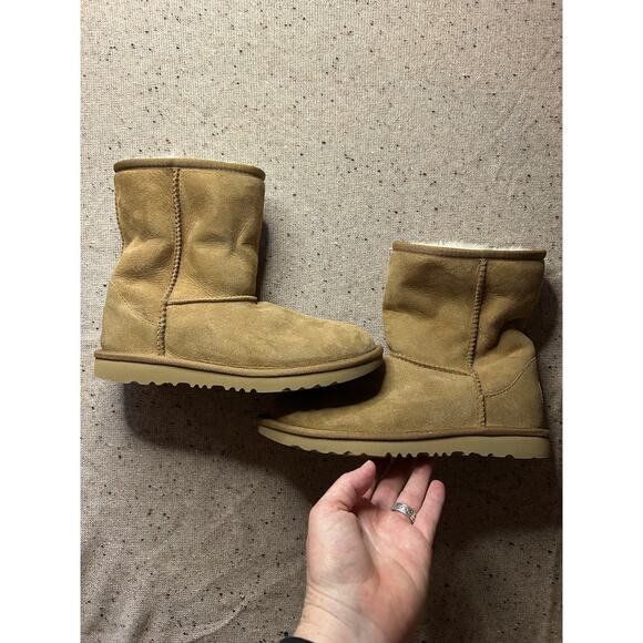 Ugg Kids Classic II 4 Chestnut EUC PRISTINE SOLES AND LINING Like New - Picture 1 of 8